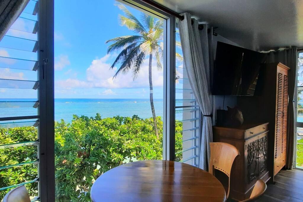 Hau'ula Breezy Beachfront Bali-Style Haven 180 Degree Oceanview מראה חיצוני תמונה